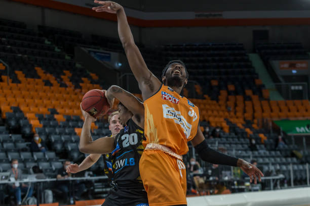 强劲而富有 强劲而富有