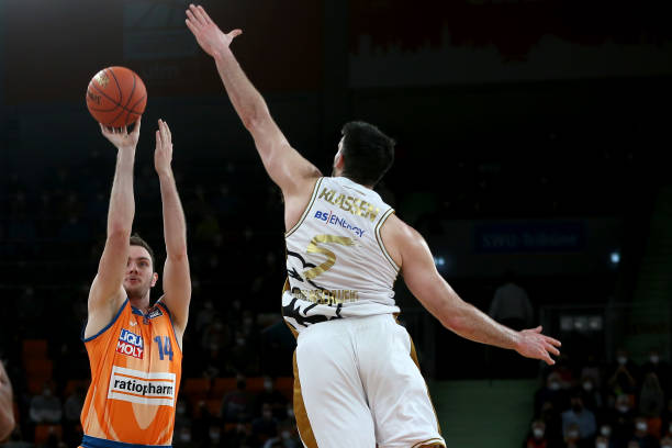 中场球员不 中场球员不