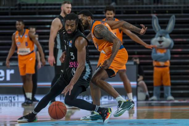 朝气蓬勃的 朝气蓬勃的