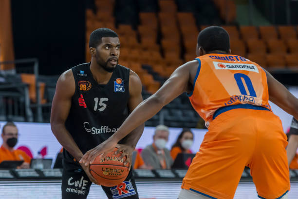 在赛场上完 在赛场上完